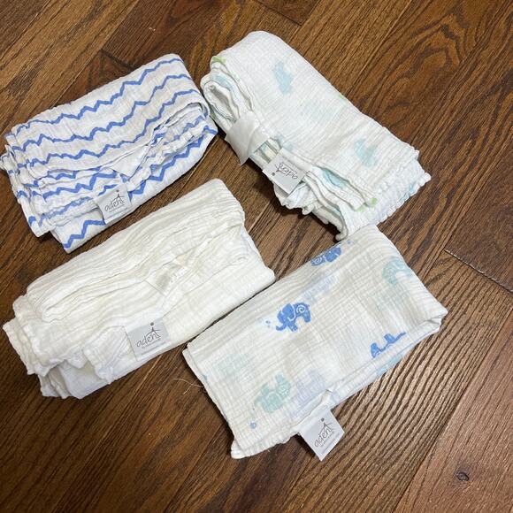 Bundle of 4 Aden and Anais Pooh Swaddles - Picture 2 of 3